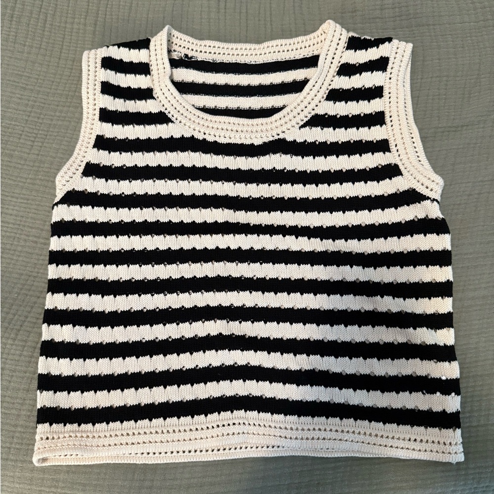 NWOT COMMENSE Black and Cream Striped Crochet Top Sz Small